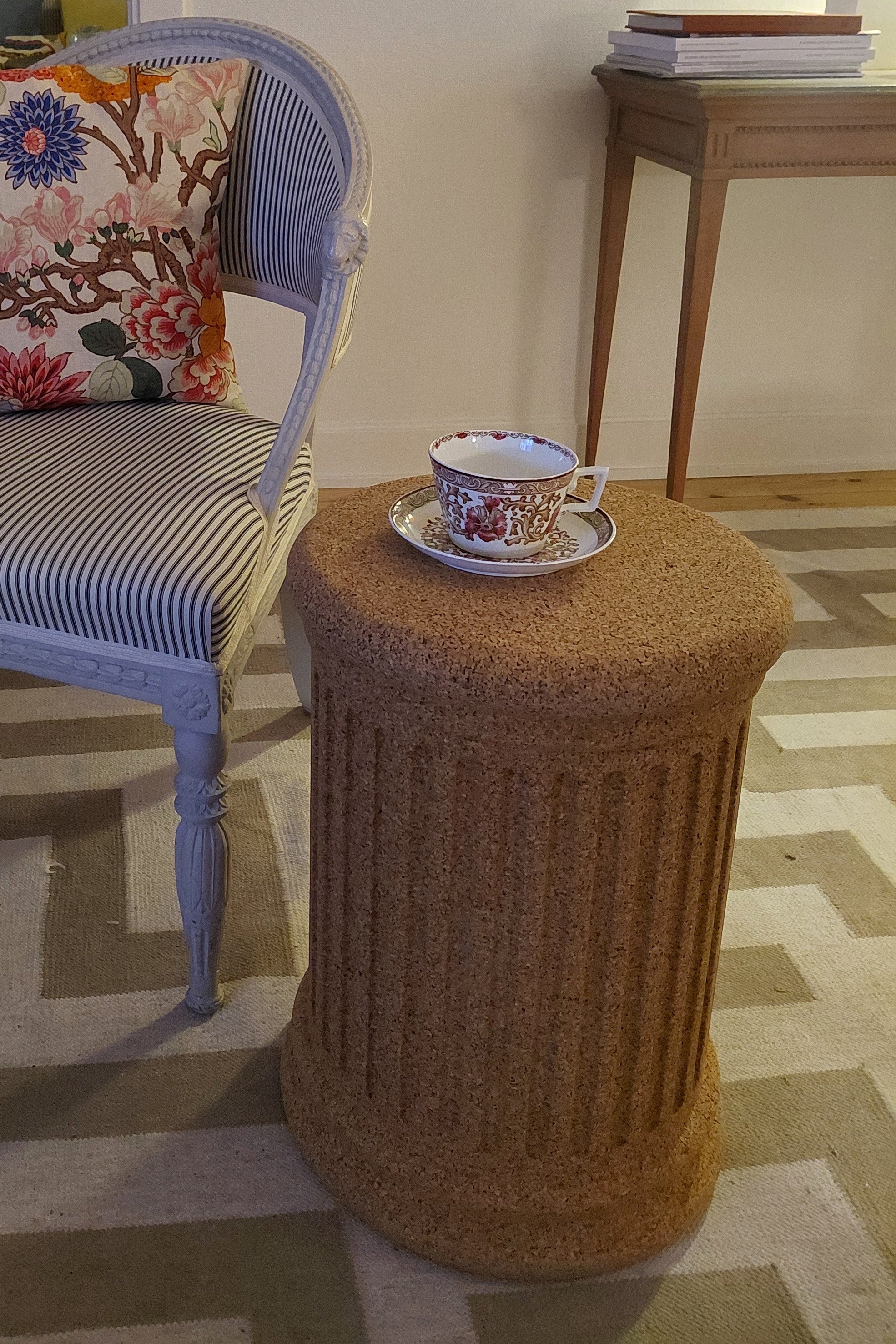 Sittpall och sidobord - korkkolonn